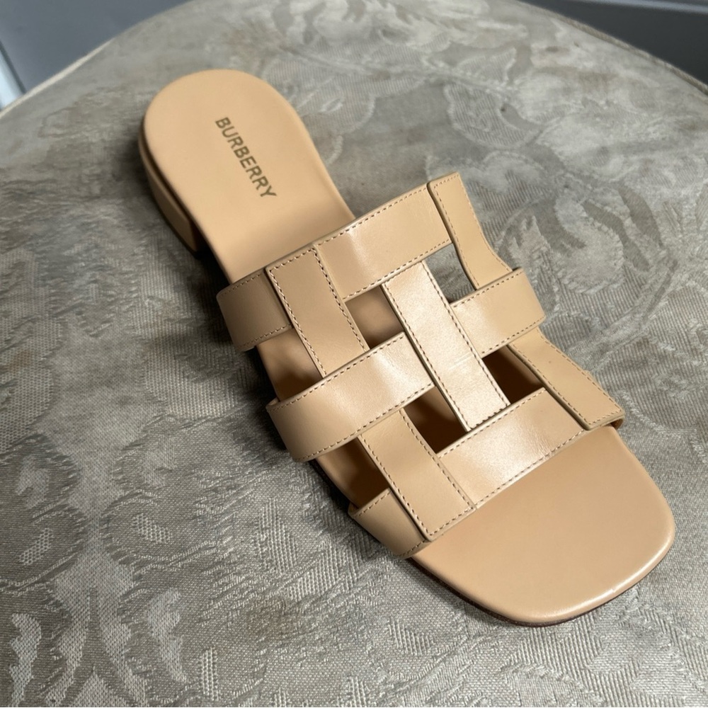 New Burberry women’s Beige leather Lattice Slides Sz 40/10 made in Italy - Picture 6 of 16